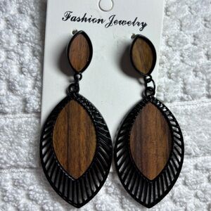 Brown and black fashion earrings